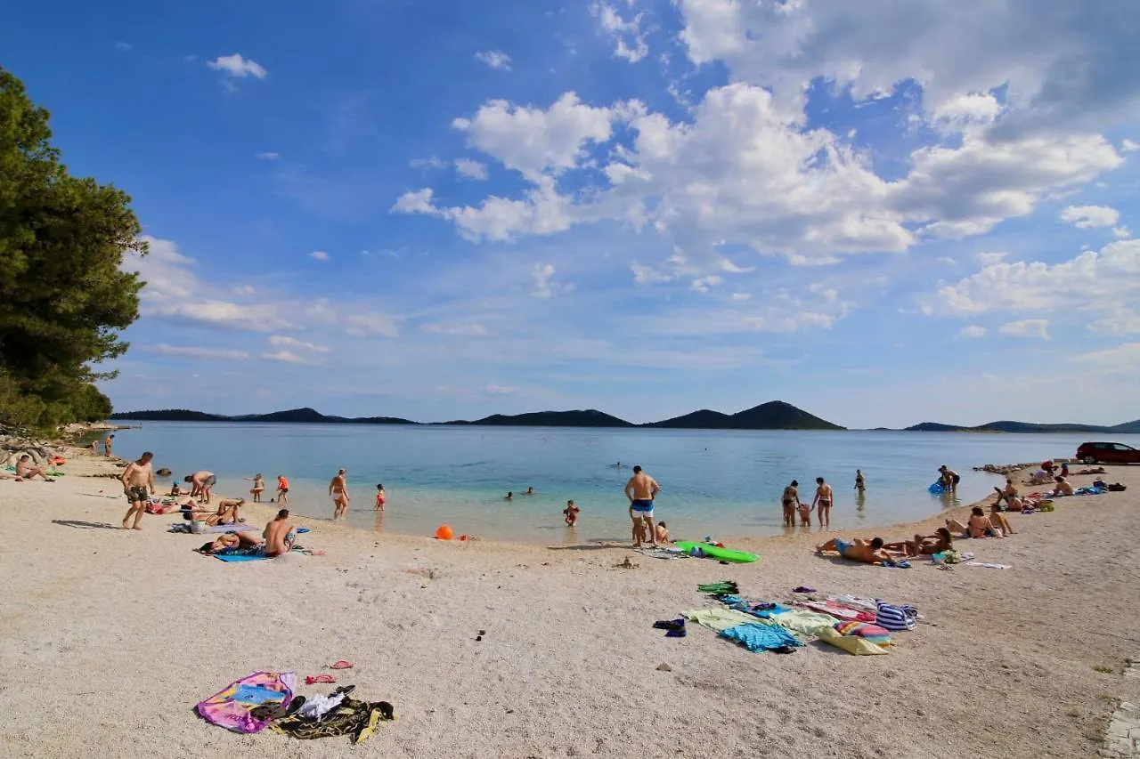 Lea Apartments Drage Croatia